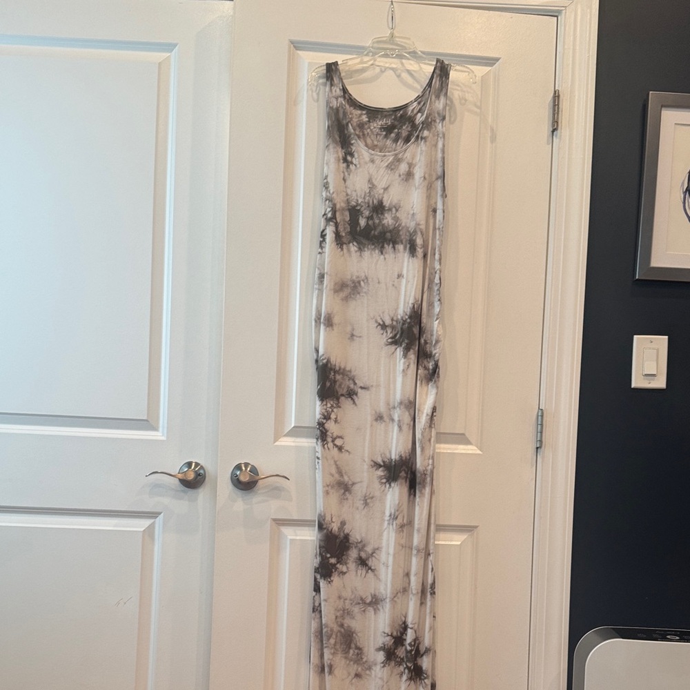 Isabel Maternity by Ingrid & Isabel Green and White Tie-Dye Maxi Dress